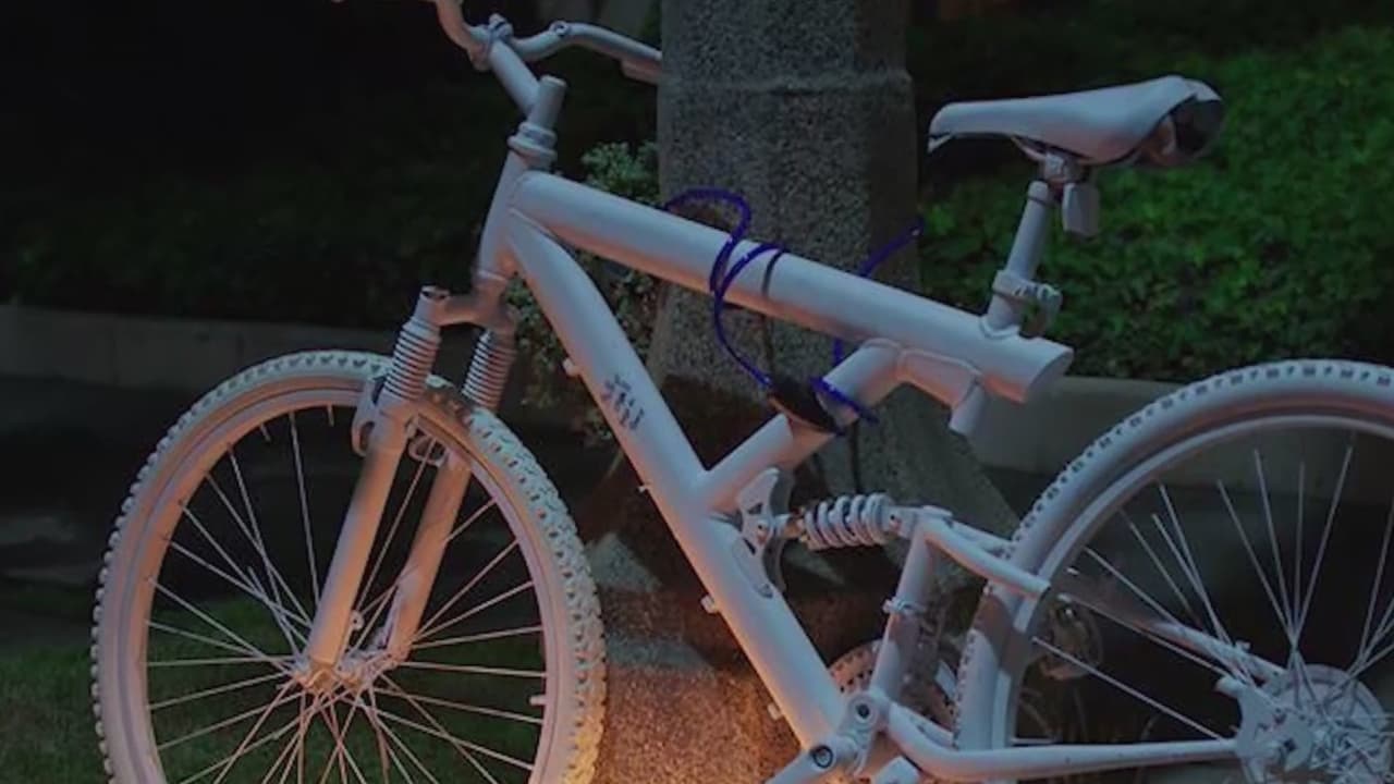 Familia pide justicia por la muerte de su hijo de 20 años en Corona, tras ser atropellado por conductora