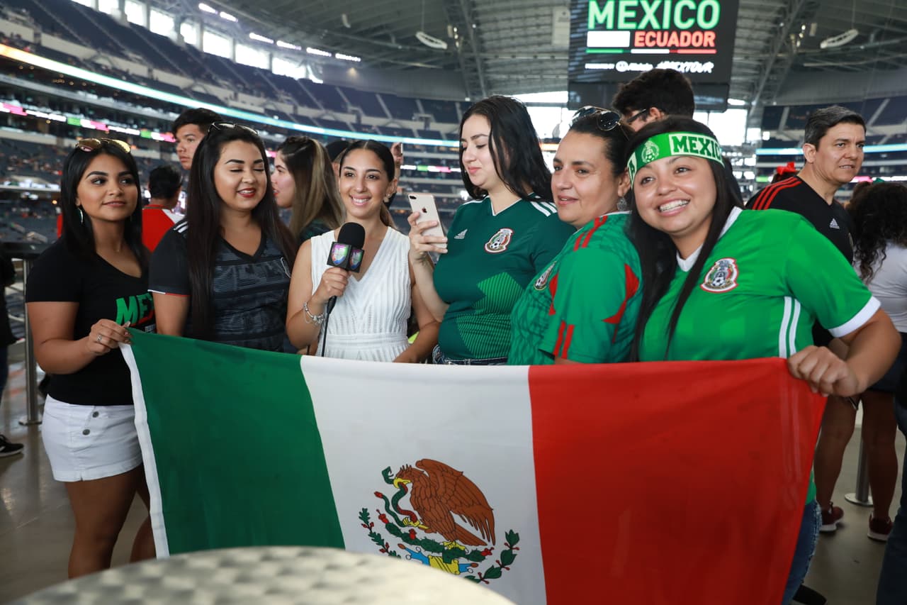 El verde, el blanco y el rojo se apoderaron del AT&T Stadium en Arlington, Texas.