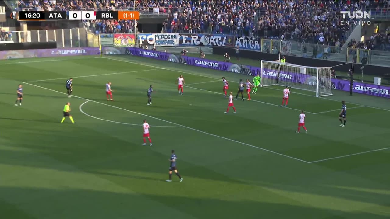 ¡TIRO ATAJADO! disparo por Ruslan Malinovskyi.