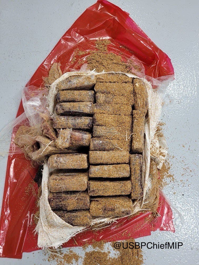 Hallan cocaína valorada en $1 millón en playa de Florida