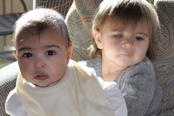 Aquí con su primita Penélope.