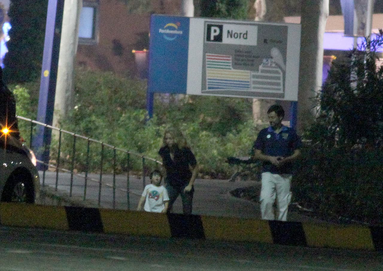 Shaki tuvo que andar tras de él para que no se le escapara.