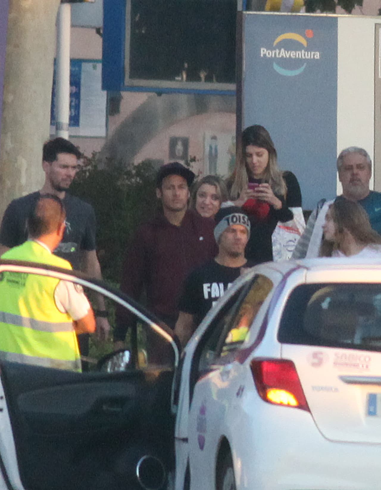 Fue una salida en grupo, Lionel Messi, Neymar, Andres Iniesta, Luis Suárez, y el entrenador Luis Enrique Martínez también gozaron del parque.