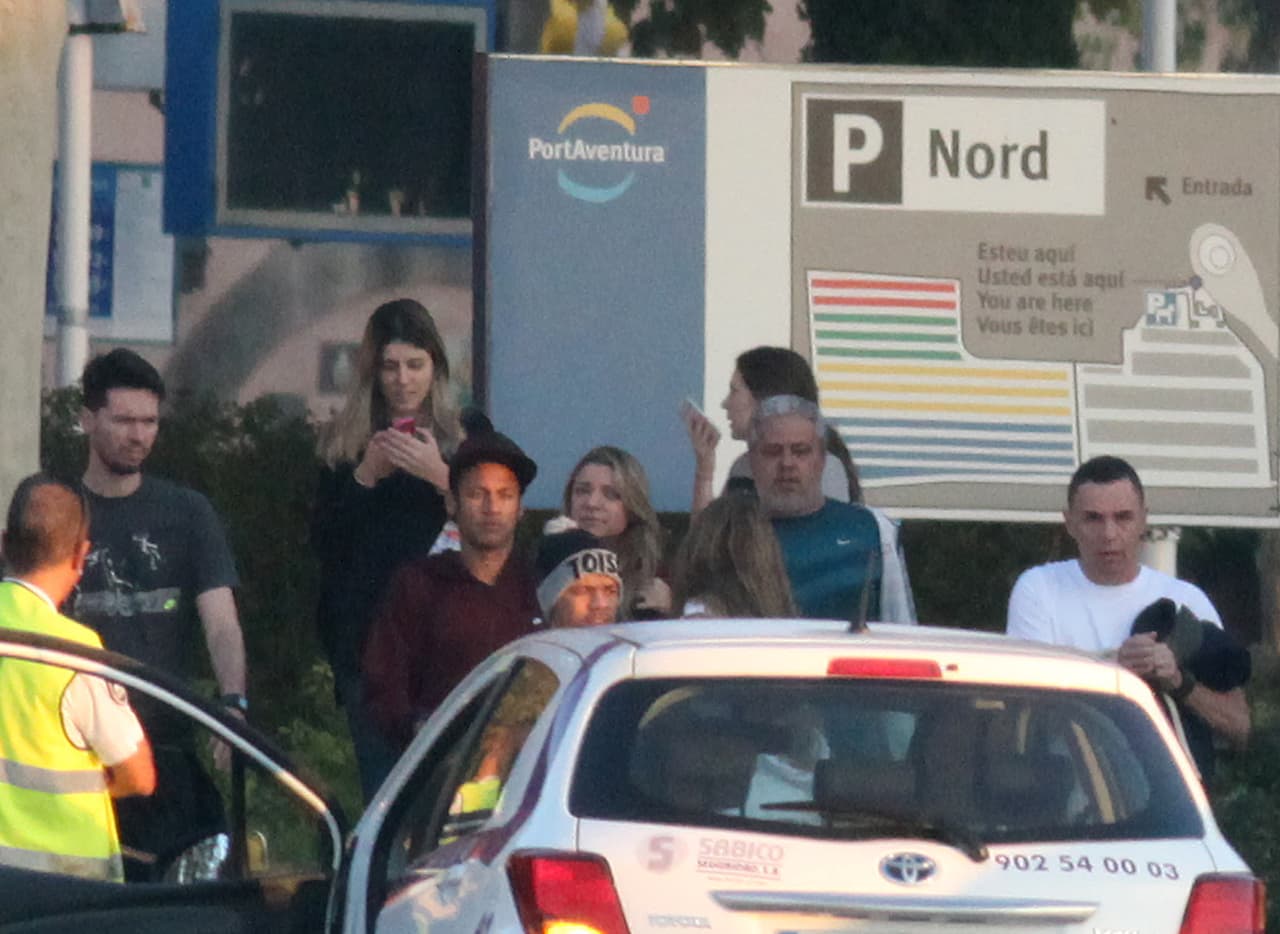 La famosa pareja estuvo acompañada por varios astros del fútbol.