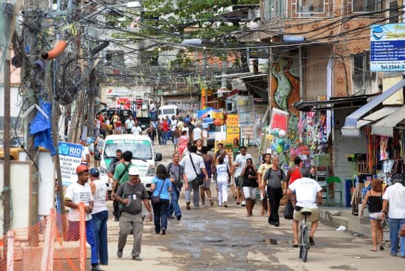 El gobierno local de Río de Janeiro instaló una sede de la Unidad de Policía Pacificadora (UPP), con el objetivo de librar a los barrios de la localidad del dominio de las bandas narcotraficantes.