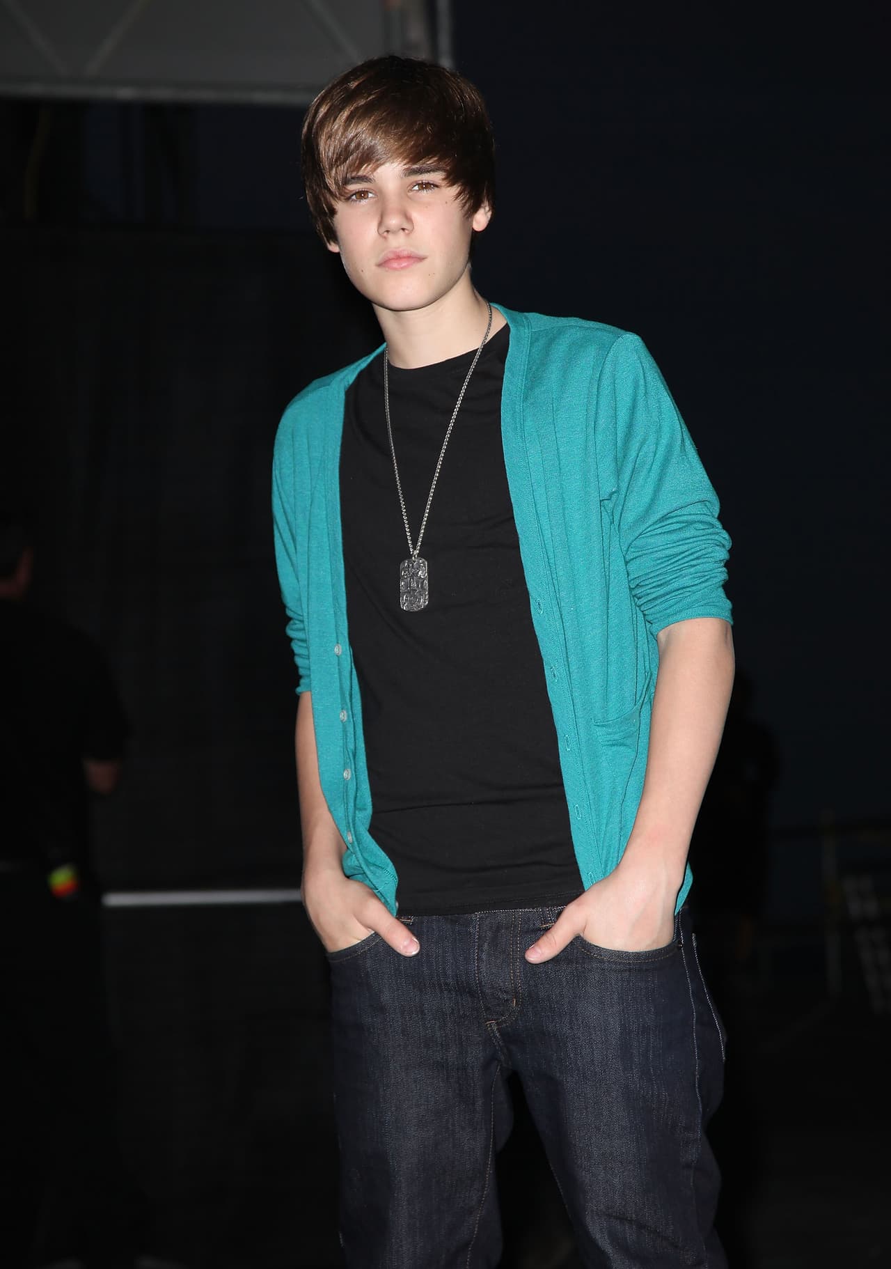 Justin Bieber es uno de los grandes fenómenos de la música pop de los últimos tiempos, su éxito lo ha llevado a explorar terrenos ajenos a su carrera como el diseño de ropa y zapatos o el modelaje.