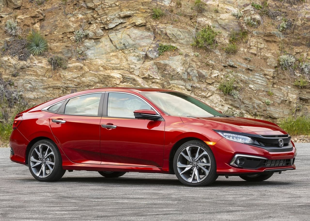 <h3 class="cms-H3-H3"><b>13. Honda Civic Sedan</b></h3>
<br>
<br>
<b>Precio de una unidad nueva:</b> $24,223
<br>
<b>Precio de una unidad usada:</b> $25,499
<br>
<b>Diferencia porcentual:</b> 5.3%
<br>
<b>Diferencia en dólares:</b> $1,275