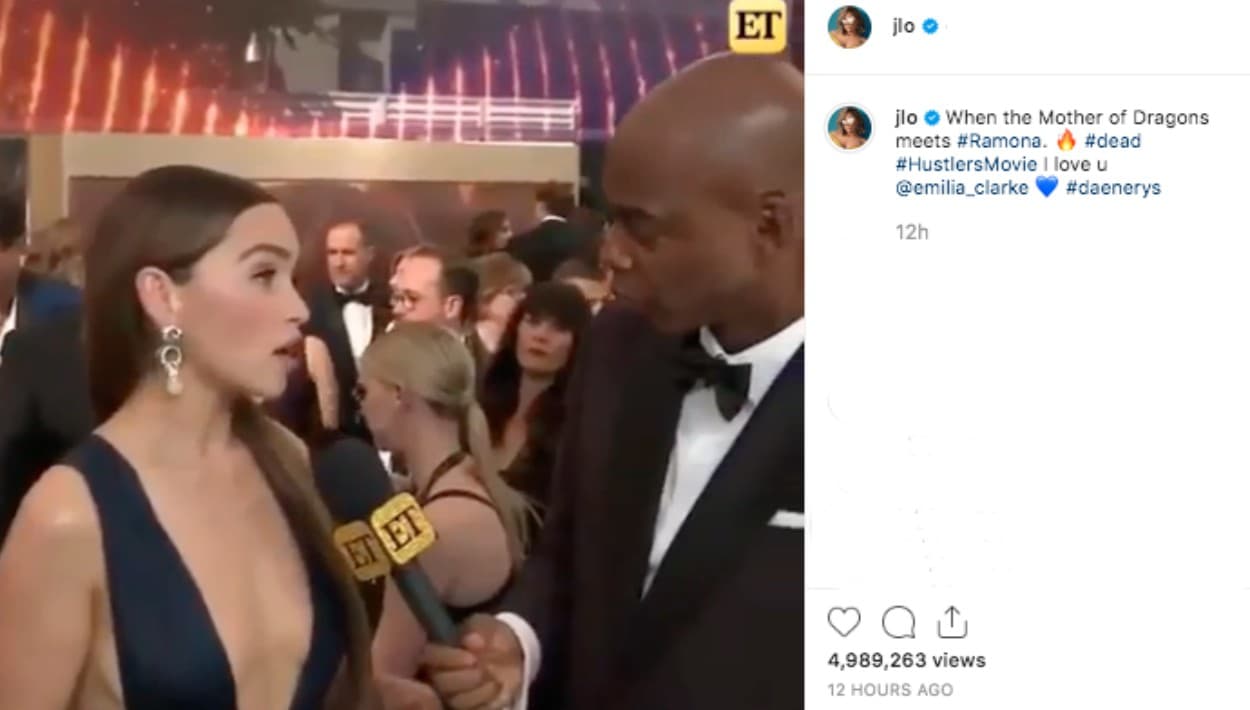 La actriz británica aseguró que su 'look' estaba inspirado en
<b> Jennifer López, en 'Hustlers'</b>. La artista de 50 años lo vio y publicó ese pedazo de la entrevista 
<b><a href="https://www.instagram.com/p/B2u_idiAPUk/" target="_blank">en su perfil de Instagram</a> </b>junto al siguiente mensaje: "Cuando 'la mamá de los dragones' (Daenerys Targaryen) encuentra a 'Ramona' (su personaje en 'Hustlers'). Te amo, Emilia".