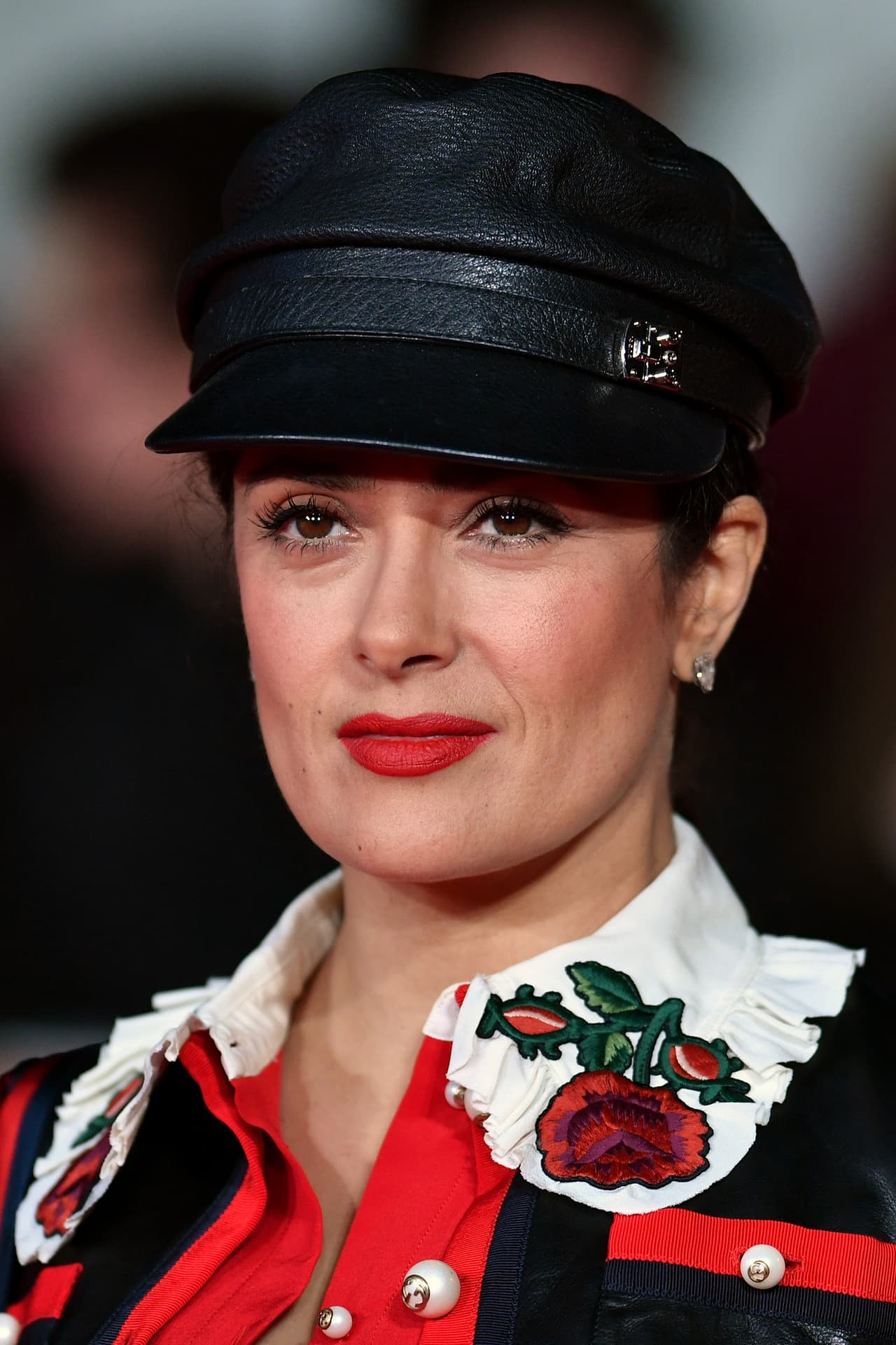 Y un sombrero muy peculiar.