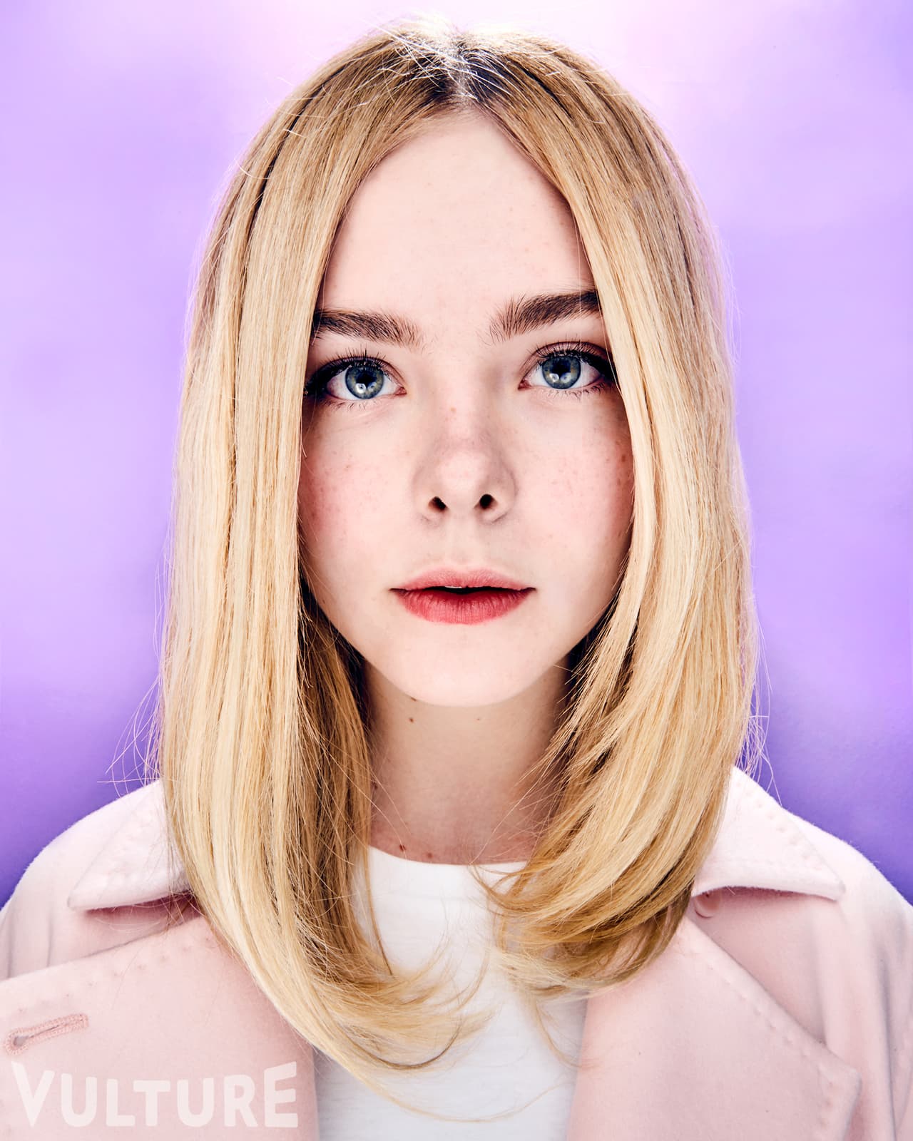 <b><a href="https://www.instagram.com/p/BPniBbCjGGm/?taken-by=vulture">Elle Faning</a></b>
<br>La joven actriz se presentó en Sundance junto al elenco de 'Sidney Hall', un drama que protagoniza con Logan Lerman y Michelle Monaghan.