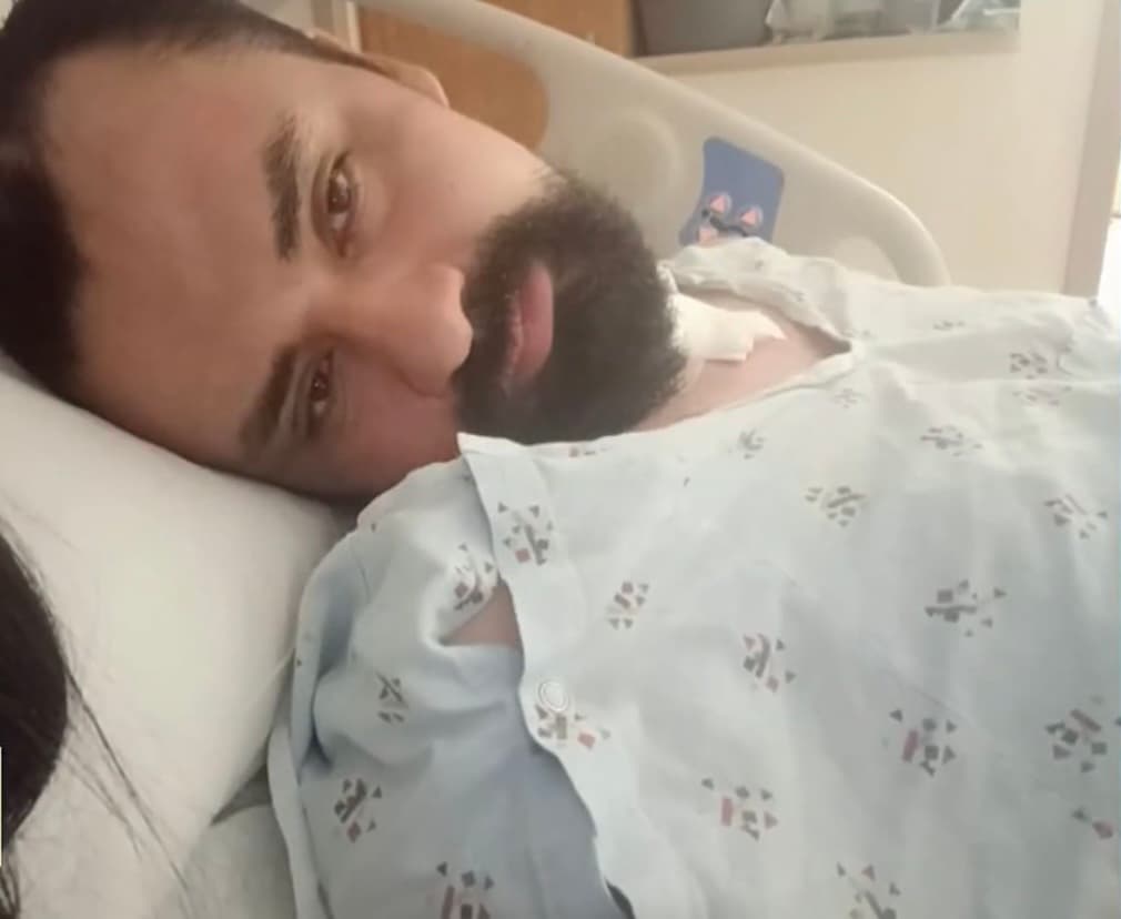 En el poco tiempo que estuvieron con él, ambas mujeres libraron una férrea batalla para que el hospital no lo expulsara, 
<b>debido a que su permiso de trabajo solo le permite entrar y salir de California durante su jornada laboral. </b>
<br>