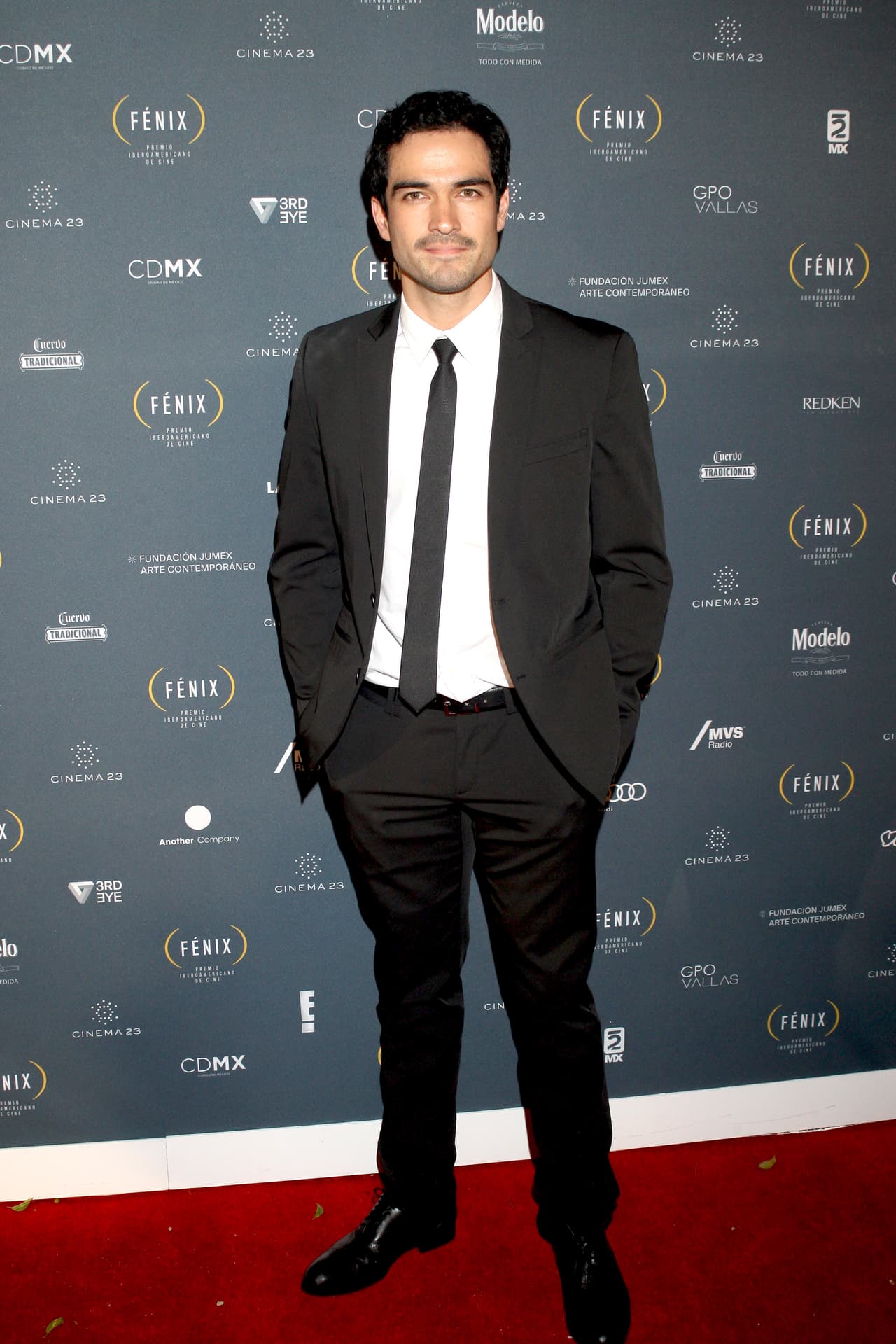 Pasan los años y este galán sigue en el gusto del público juvenil.