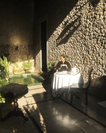 Como ya es costumbre, su esposo Emerson fue el fotógrafo exclusivo de Karla, quien estuvo feliz y muy relajada.