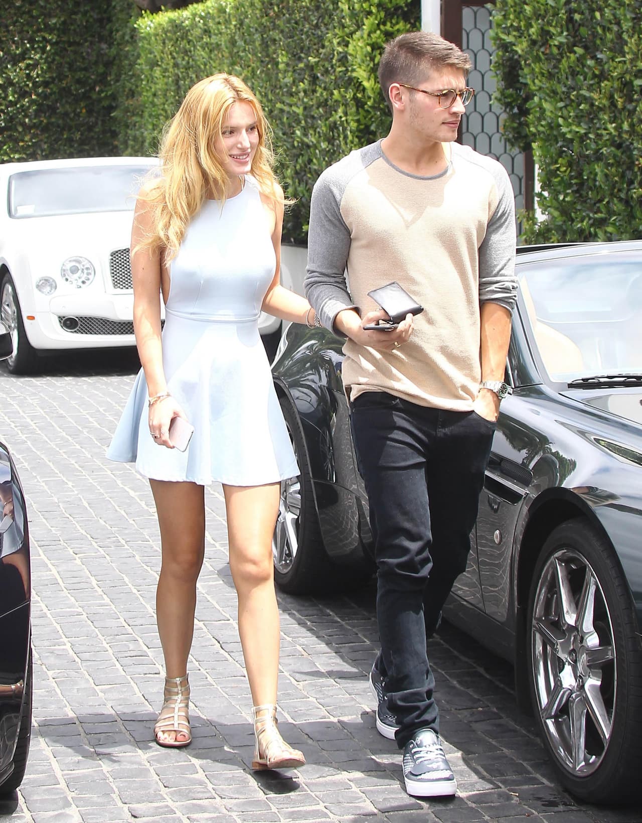 La actriz de raíces cubanas lució radiante al salir a comer con su novio.