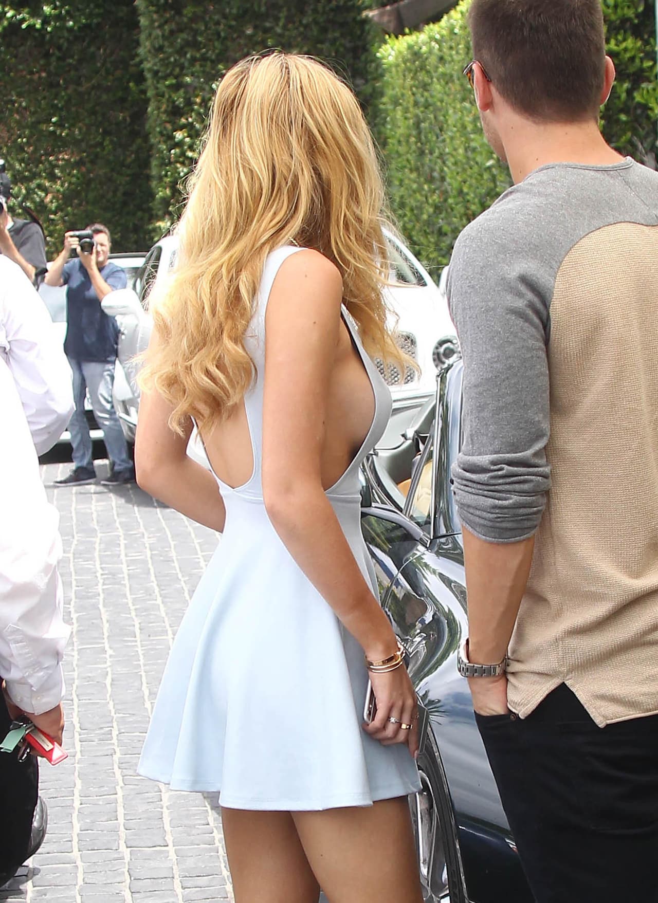 La actriz de raíces cubanas lució radiante al salir a comer con su novio.