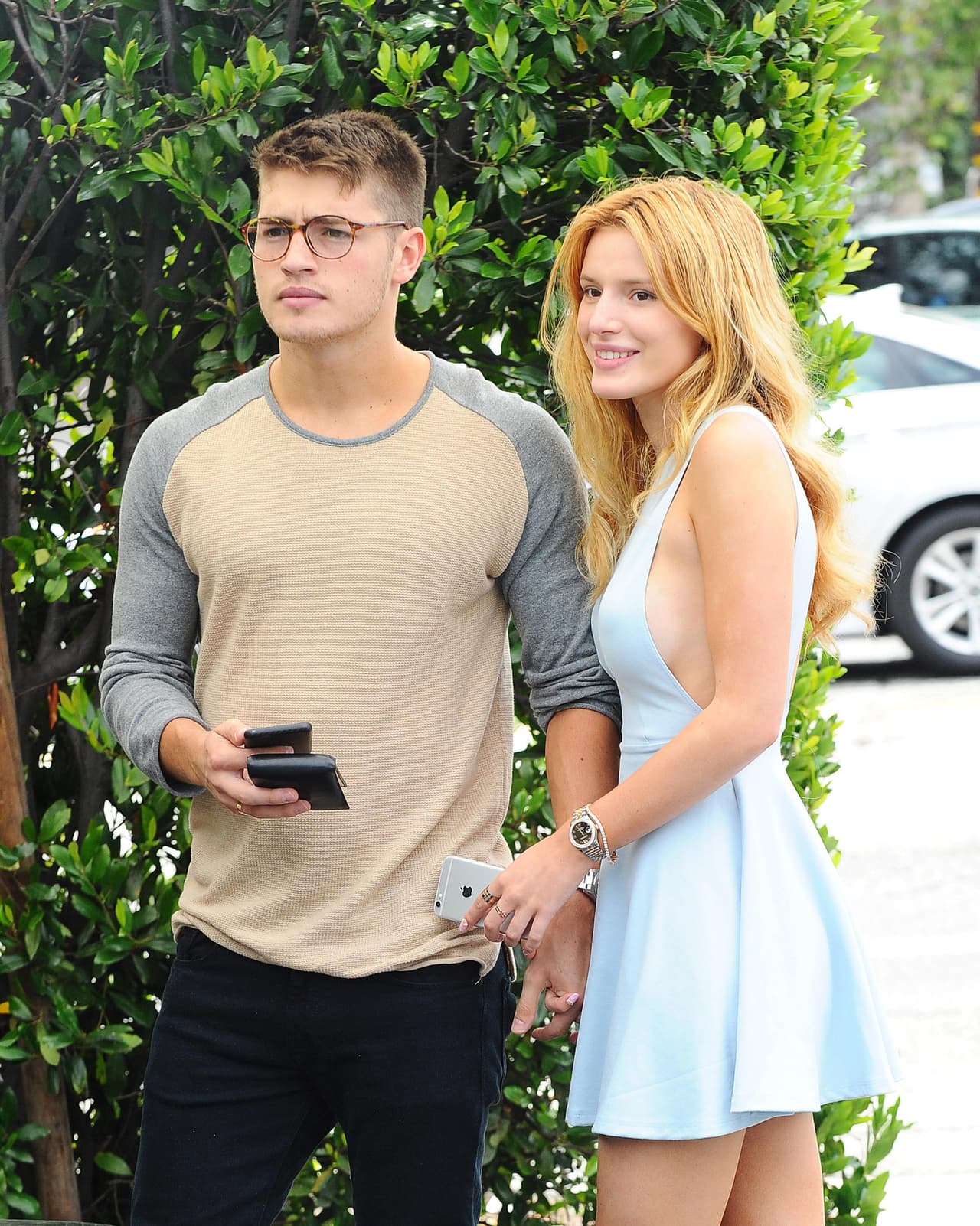 Él tiene 23 años y es amigo de Bella desde que eran adolescentes.