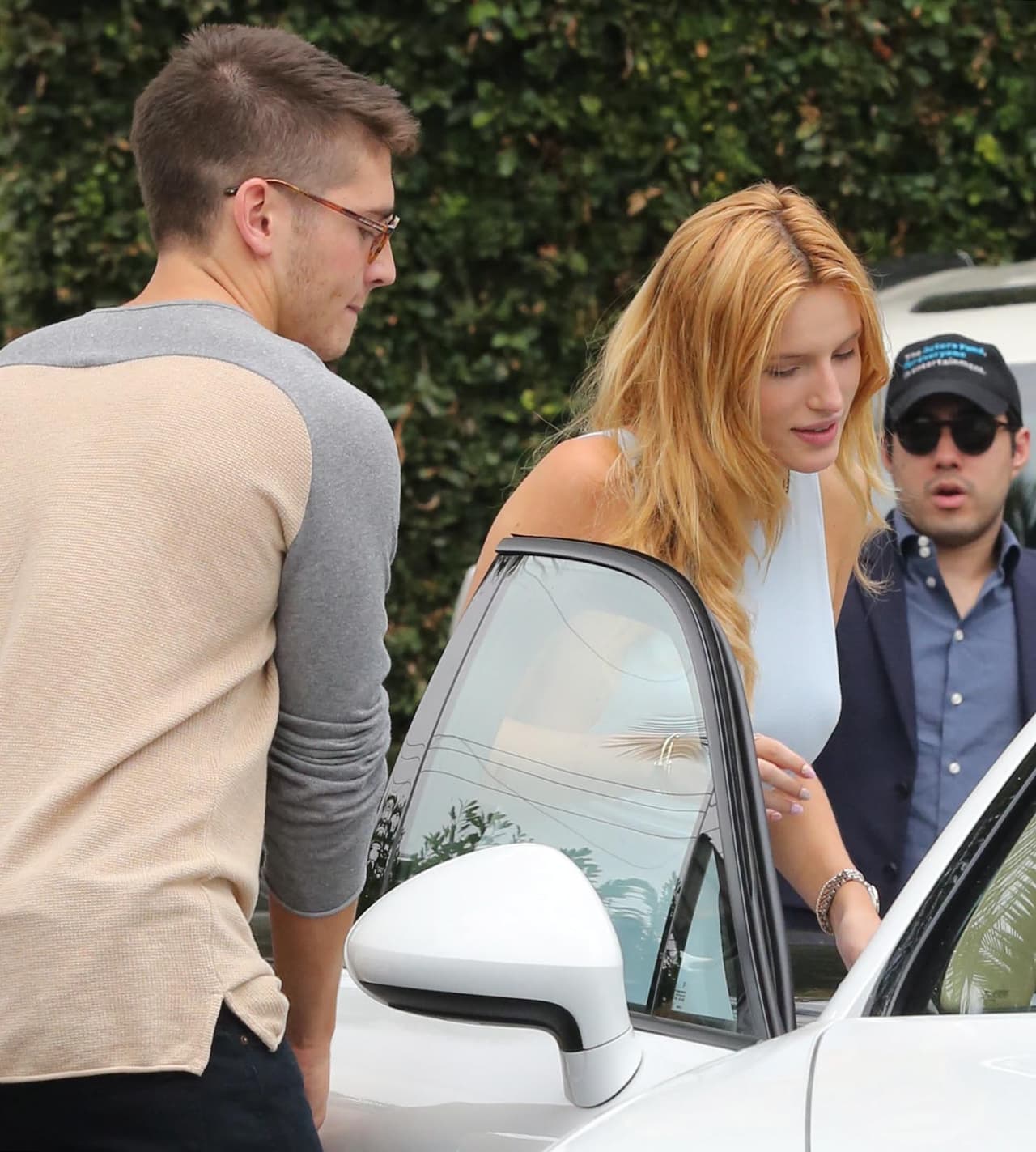 La actriz de raíces cubanas lució radiante al salir a comer con su novio.