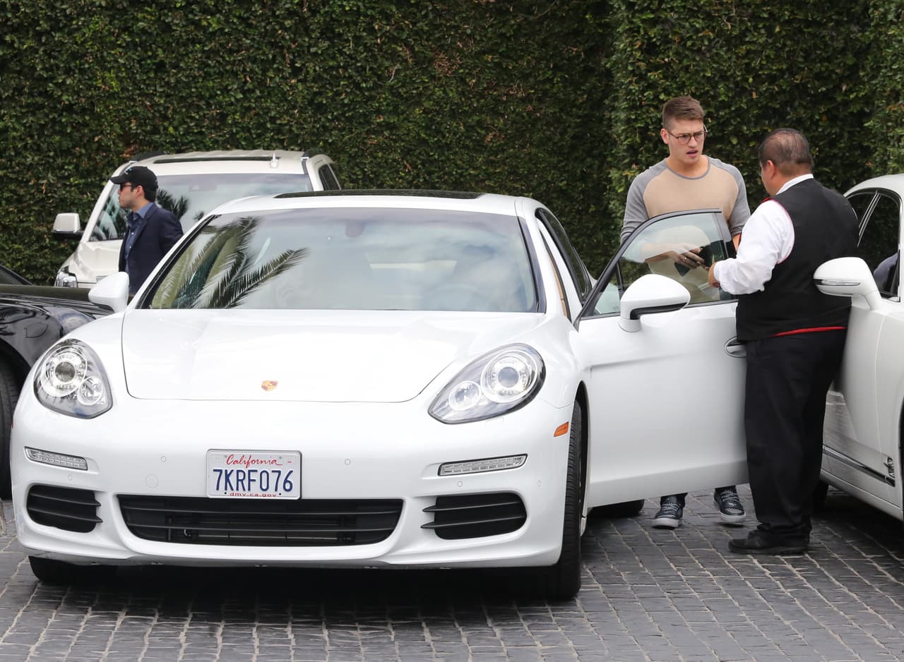 La actriz de raíces cubanas lució radiante al salir a comer con su novio.