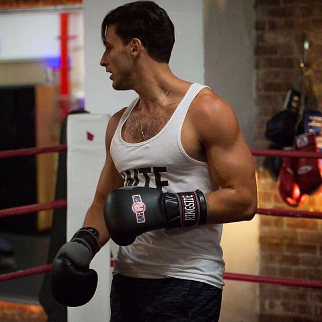 Mike sigue rompiendo corazones en redes sociales.