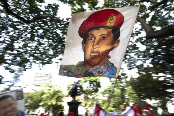 Esto será mientras dure su ausencia y, en caso de que quede inhabilitado, propuso que en las nuevas elecciones que deben convocarse según la Constitución sus partidarios respalden a Maduro como candidato del chavismo.