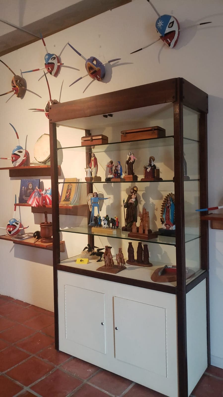 Mientras, la tienda ubicada en el Centro Ceremonial Indígena de Caguana en Utuado estará abierta de jueves a sábado de 9:00 a.m. a 4:00 p.m.