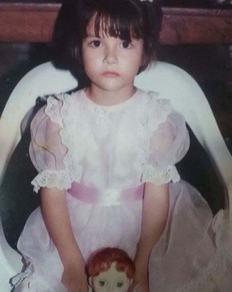 Ana Patricia: "#Mood mañana mis últimos 20's acercándome a los tones #29 #cumpleaños 🎂 yo creo que el encaje del vestido me picaba y por eso la cara". (Julio 26, 2016)