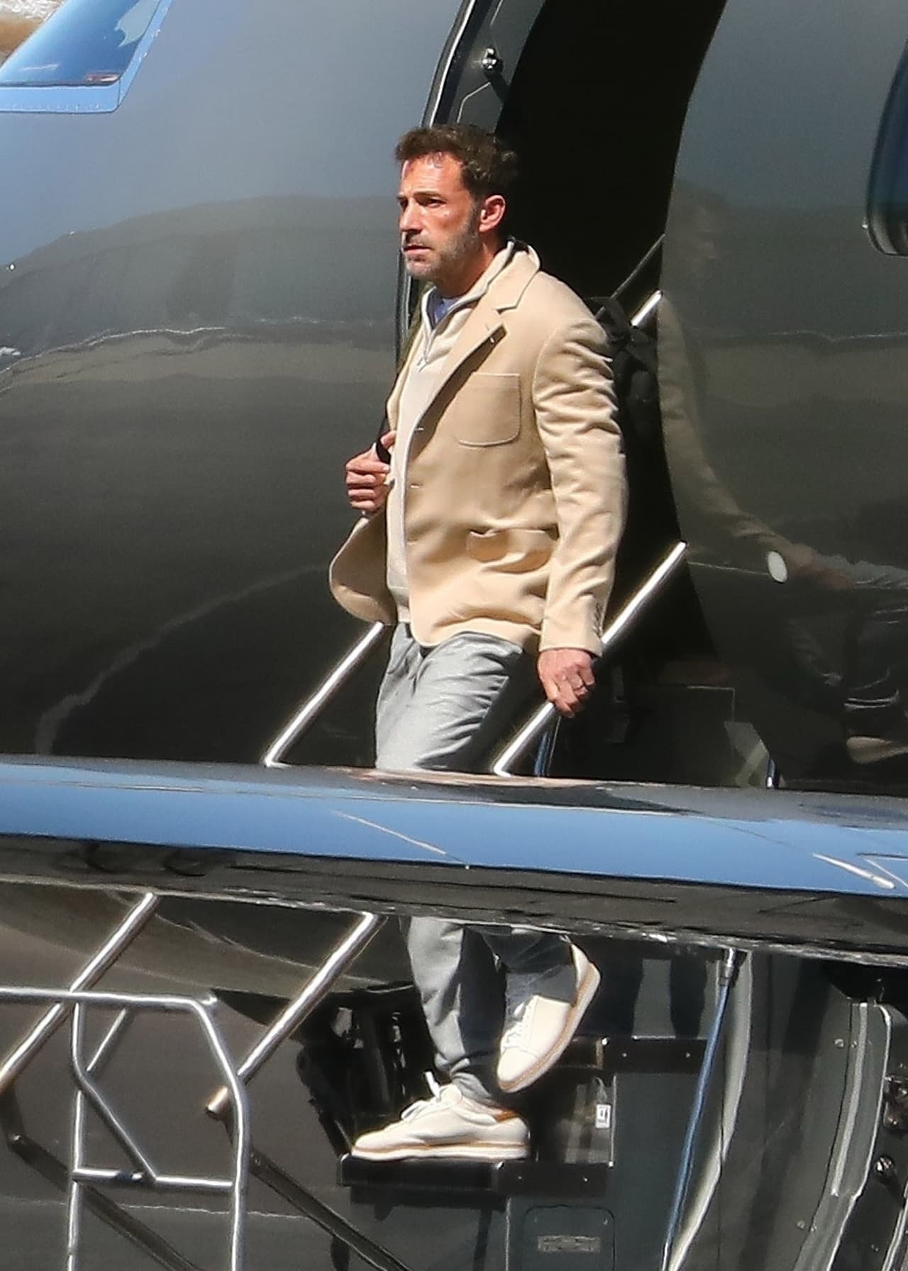 El diario británico destacó que el matrimonio llegó a suelo estadounidense a través de un jet privado. 
<br>