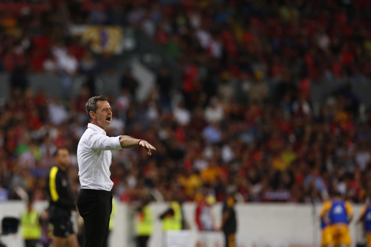 Atlas hizo valer su condición de local en el Estadio Jalisco y lleva ventaja para la vuelta de la Semifinal ante Tigres en el Universitario.