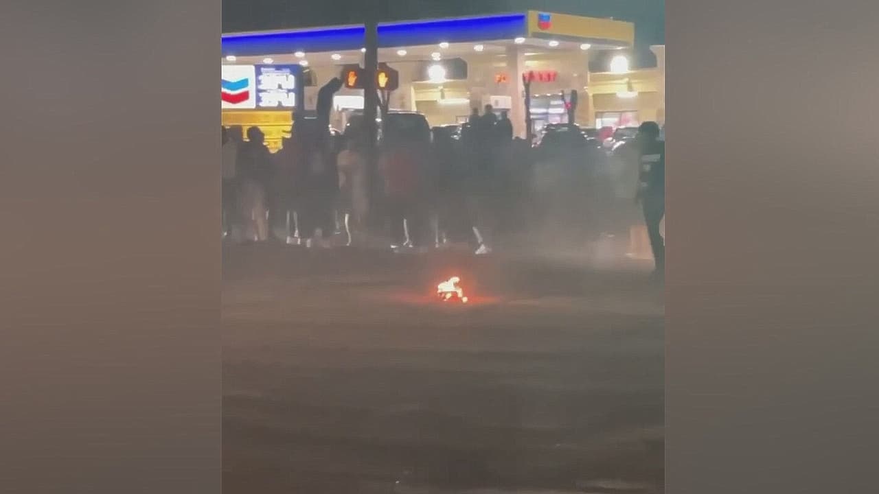 Queda atrapada con sus hijos en una carrera clandestina