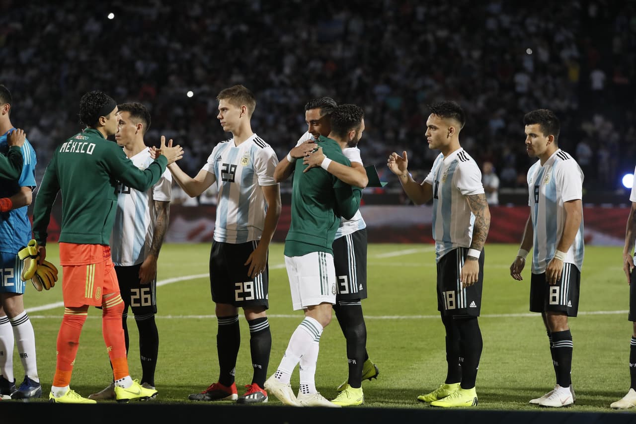 Ochoa se enfrentó por primera vez a muchos de los jugadores argentinos de este equipo, que está en plena renovación.