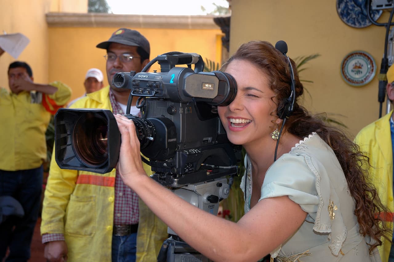 En ese entonces, Lucero tenía 8 años de 
<b><a href="https://www.univision.com/shows/despierta-america/bromistas-coquetos-y-muy-relajados-asi-se-ven-lucero-y-mijares-al-volver-a-trabajar-juntos-video" target="_blank">casada con Manuel Mijares</a></b>, con quien ya empezaba a afianzar a su familia. 
<br>