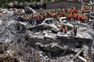 El derrumbe de edificios es frecuente en India a causa de una legislación laxista en la construcción y la fuerte demanda de viviendas económicas. 