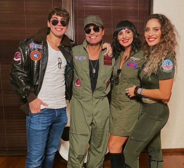 Los hogares con hijos más grandes pueden seguir los pasos de la familia de Chayanne: todos fueron en el Halloween del 2020 como pilotos.