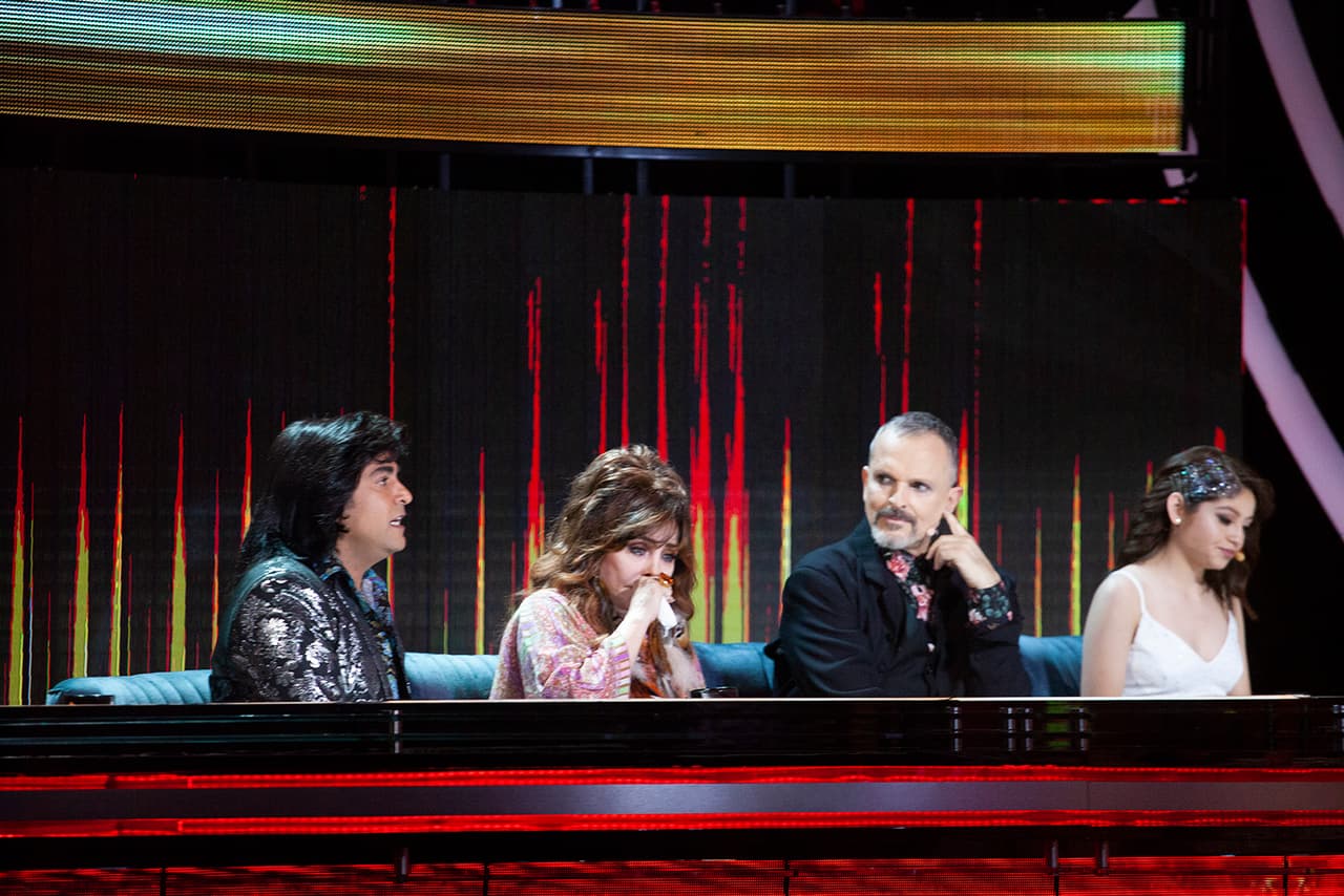 <a href="https://www.univision.com/shows/pequenos-gigantes/kenneth-dejo-todos-sus-nervios-en-la-villa-y-vino-a-pg-a-cantar-este-tema-de-luis-miguel-video" target="_blank">Desde el primer reto de canto, cuando al jurado le tocó elegir entre Anyeli y Kenneth</a>, la actriz rompió en llanto.