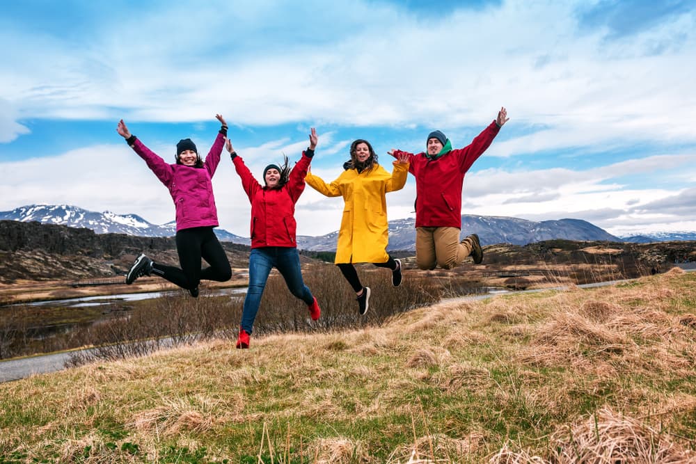 <b>ARIES</b>
<br>Un signo de fuego muy intrépido, lleno de energía, vitalidad y adrenalina. Atraes a la gente que también quiere estar contigo en la aventura, que aborrece la rutina y que están en una constante búsqueda de emociones interesantes, de pasear, gritar, sudar, emocionarse ante todo.