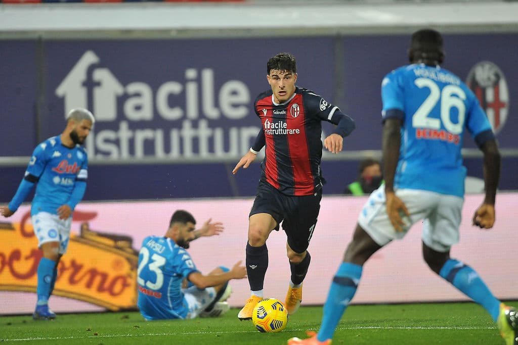 Napoli se lleva el partido ante Bologna por la mínima. Victor Osimhen fue el hombre del partido tras anotar gol al minuto 23 con asistencia del mexicano 'Chucky' Lozano y que termina dándole los tres puntos a la escuadra de Gatusso, durante la séptima jornada de la Serie A.