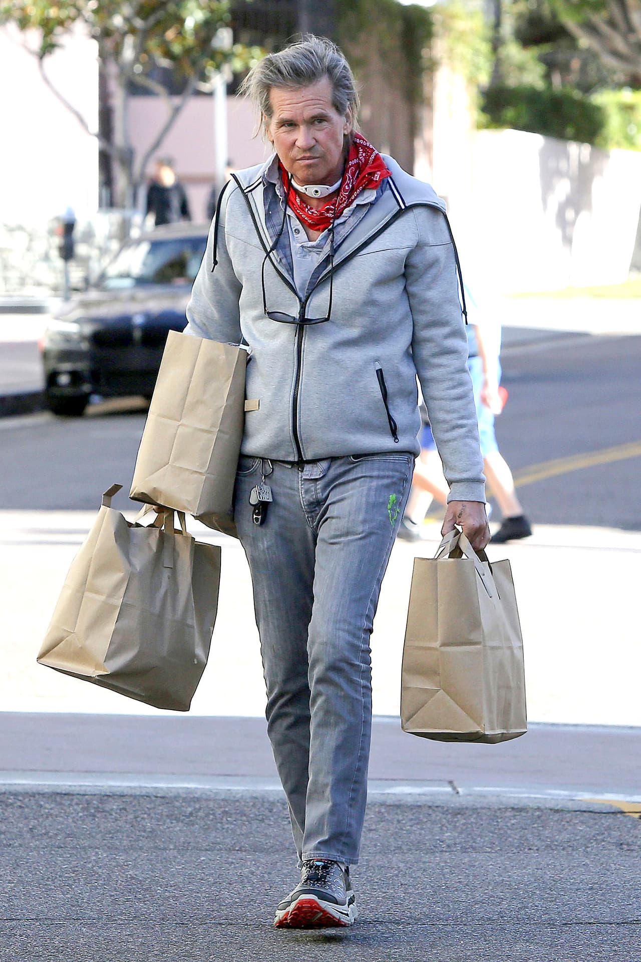 Es algo que se le pone a los pacientes para que puedan respirar por cuenta propia.