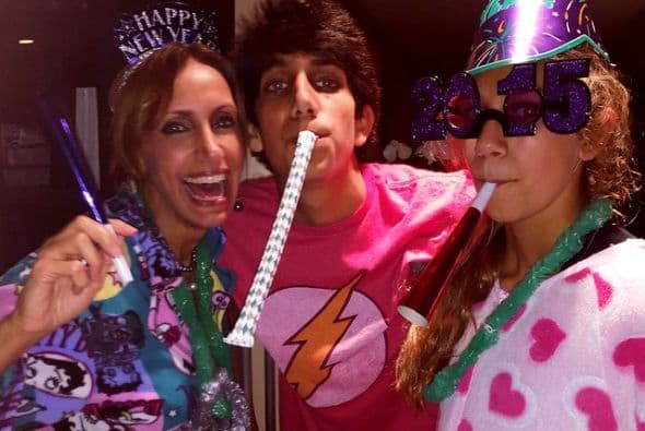 Trabajando o en casa con familia y amigos, los famosos de Univision se la pasaron de lo mejor despidiendo el 2014. ¡A celebrar, como debe ser!