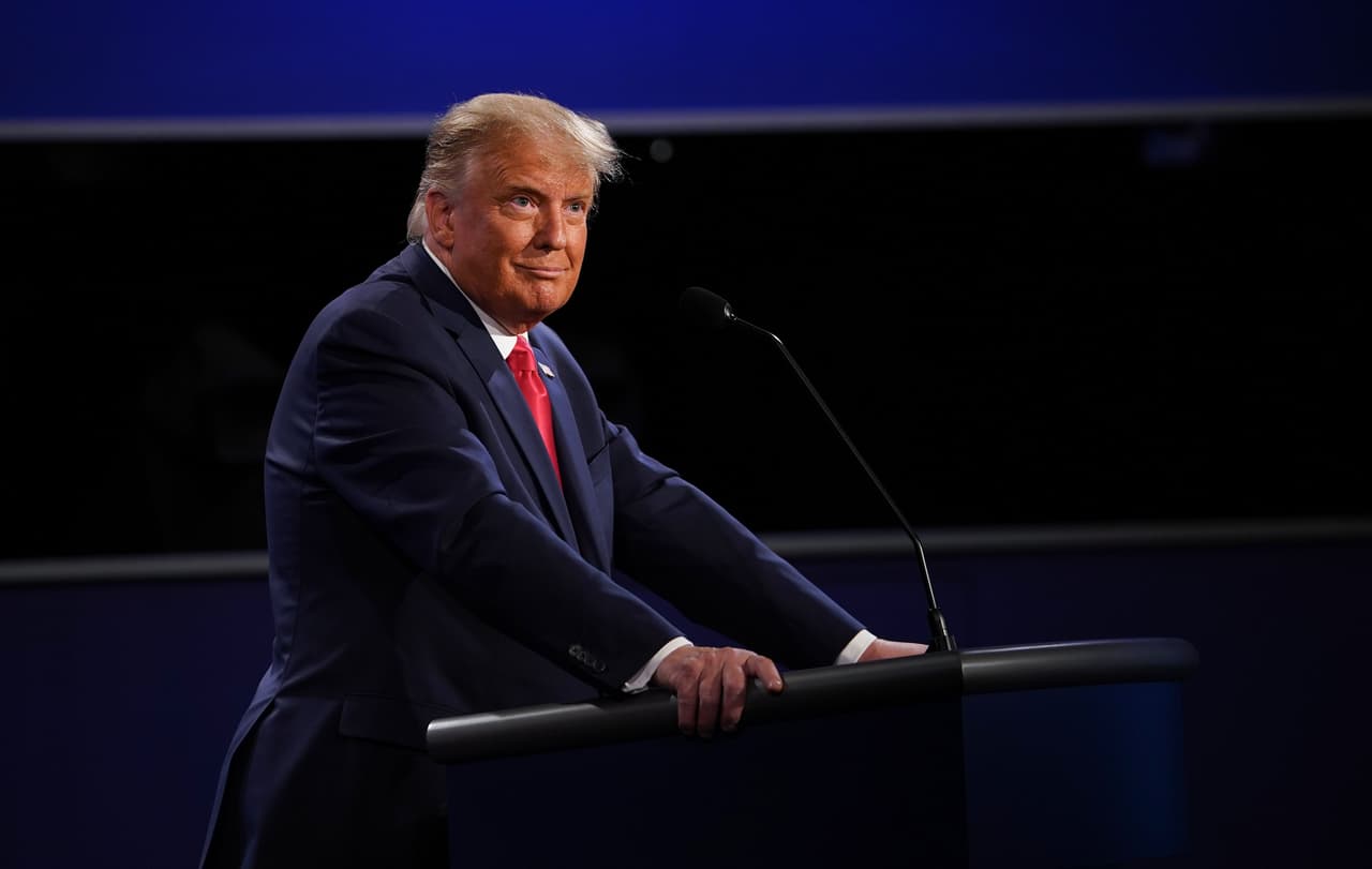 Trump, quien niega el cambio climático, dijo que ahora “tenemos las mejores emisiones de carbón más bajas” y dijo que retiró a Estados Unidos del Acuerdo de París, que combate el calentamiento global, porque iba a ser muy costoso.