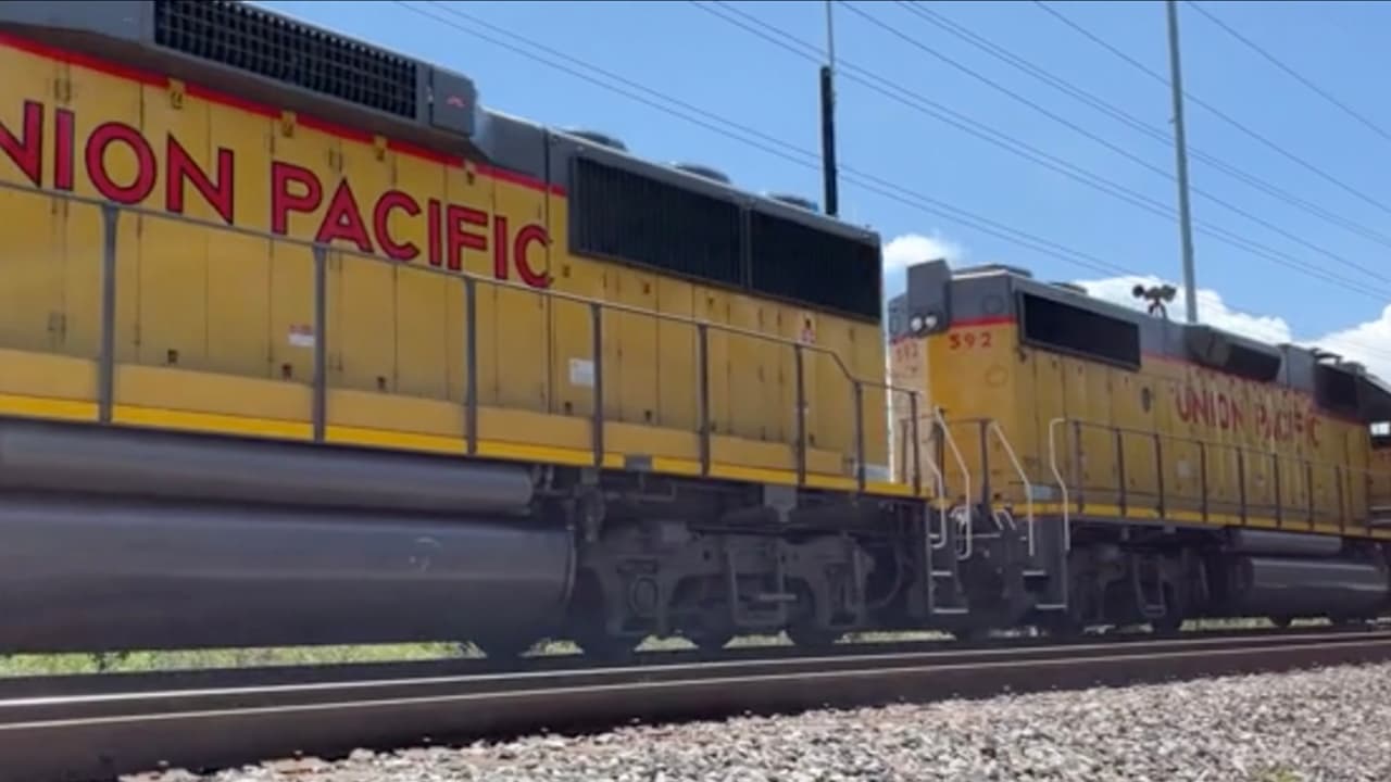 El concejal de Houston, Robert Gallegos, dijo que envió una carta al director ejecutivo de Union Pacific en la que le expresó su frustración y preocupación por el aumento en cruces bloqueados incluido el ruido que producen los trenes.