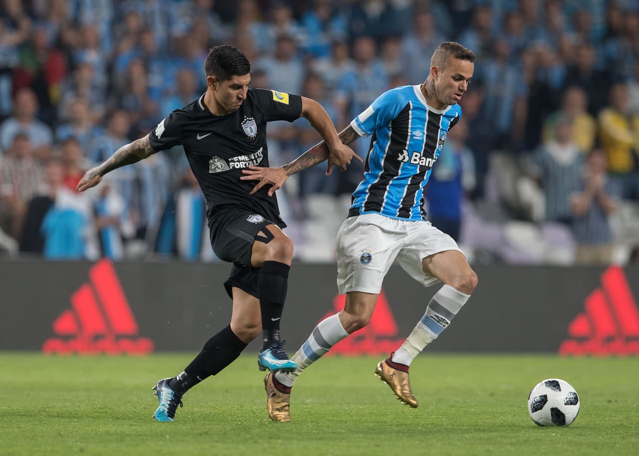 En el sistema, Víctor Guzmán dejó la banda para tener un rol más equilibrado, con funciones defensivas primordiales.