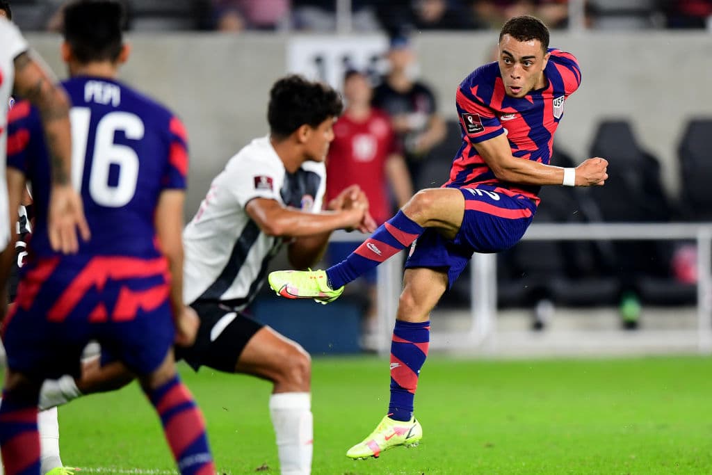 Con un golazo de Sergiño Dest y un autogol de Leonel Moreira, Estados Unidos le da la vuelta al marcador y vencen 2-1 a Costa Rica.