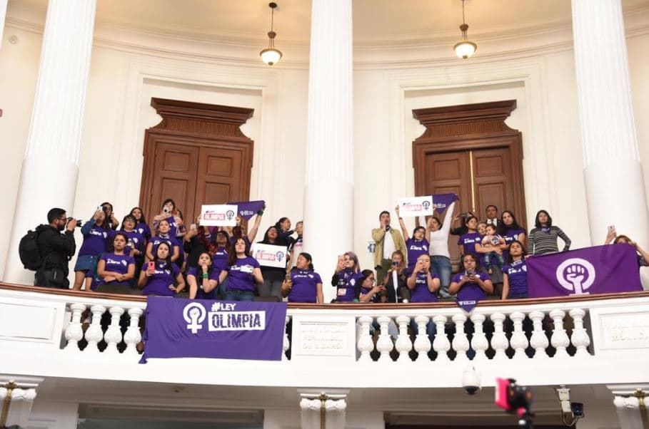 Asimismo, la pena se agravará cuando el responsable sea un familiar de la víctima o tenga una relación de noviazgo, matrimonio o laboral.
<br>