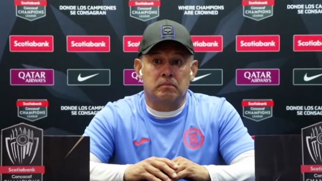 Jesús Corona regresa con Cruz Azul y Juan Reynoso ve lindo problema