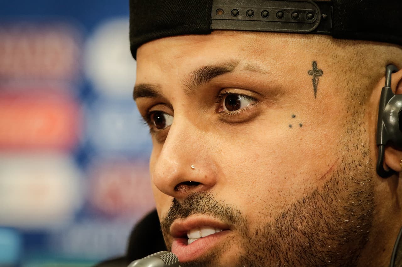 La interpretación no llegó al cuarto de hora de duración y sufrió algunos problemas técnicos.