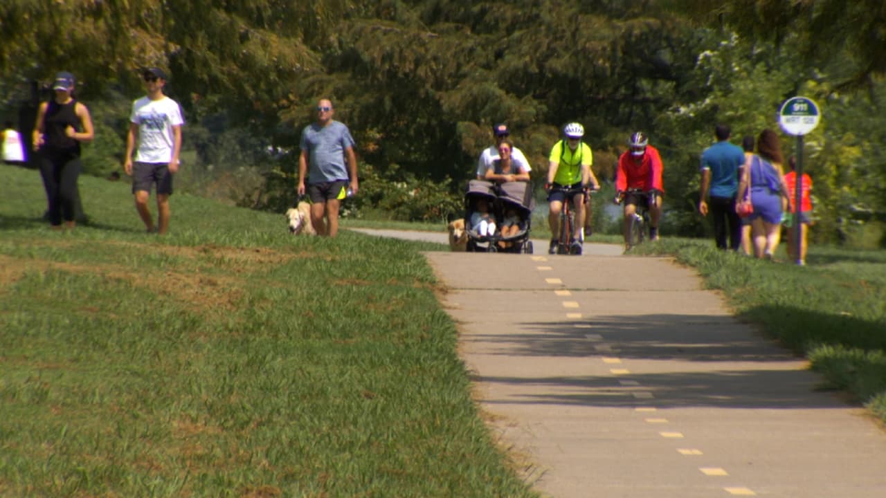 <a href="https://www.univision.com/local/dallas-kuvn/asi-es-como-algunas-personas-en-el-norte-de-texas-celebran-el-feriado-de-labor-day-fotos">Este lunes de Labor Day algunas personas en el norte de Texas</a> decidieron salir a realizar actividades al aire libre.