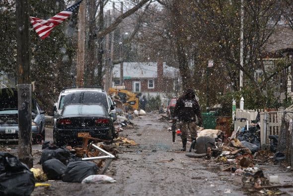El alcalde dijo que el Servicio Nacional de Meteorología (NWS) ha emitido para la ciudad de Nueva York una alerta por vientos fuertes y posibles inundaciones costeras "desde primera hora de la mañana del miércoles hasta la noche".