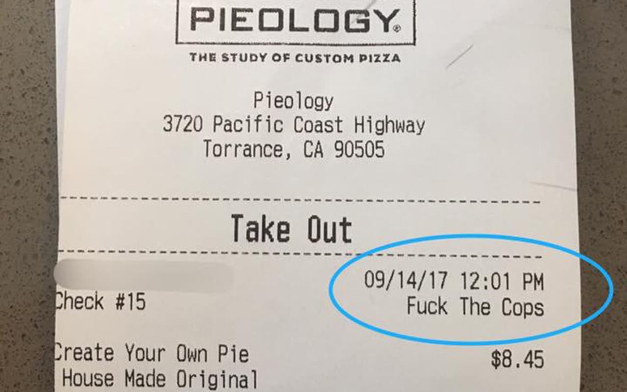 Empleado de pizzería en California es despedido tras dejar mensaje ofensivo en la cuenta de un policía