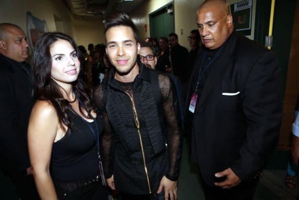 Prince Royce regaló cientos de fotos a todo el que se las pedía.