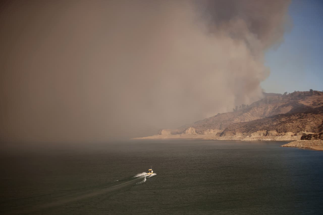 <b>Pronóstico de condiciones extremas</b>
<br>El Servicio Meteorológico Nacional prevé que las ráfagas de viento se intensifiquen durante la noche, incrementando el riesgo de propagación.